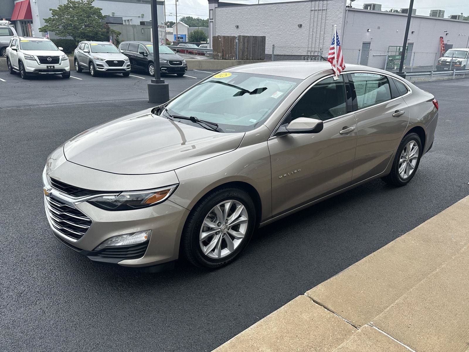 Used 2025 Chevrolet Malibu LT FWD image 6