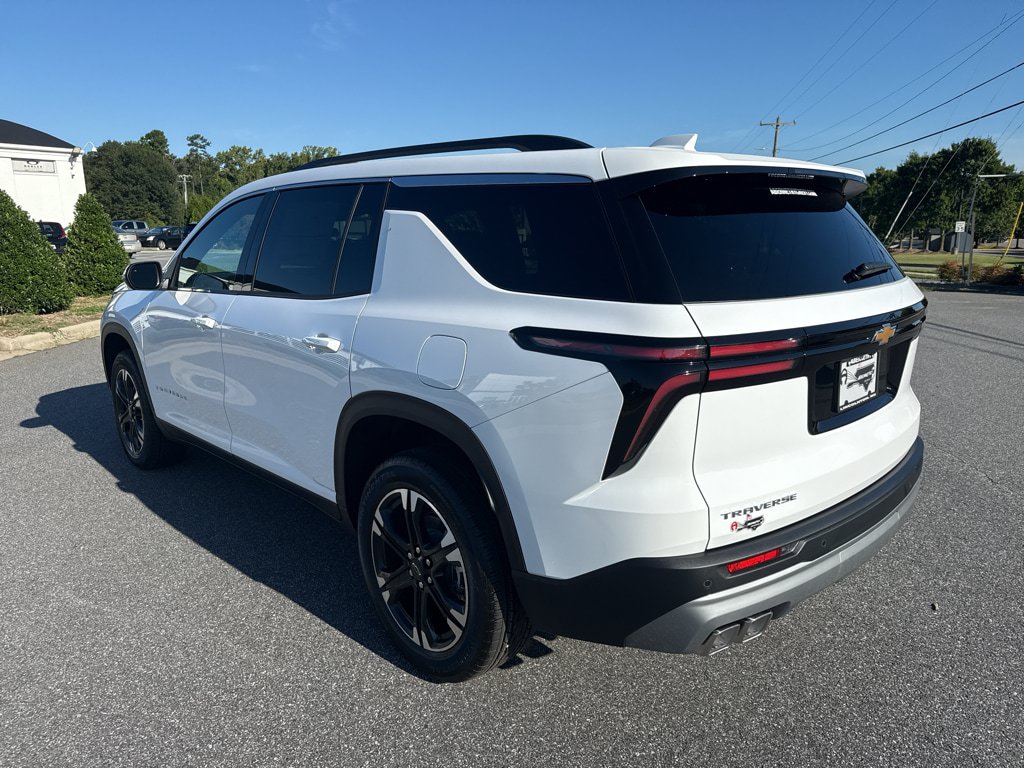 New 2027 Chevrolet Traverse LT w/ Sun and Wheel Package FWD image 4