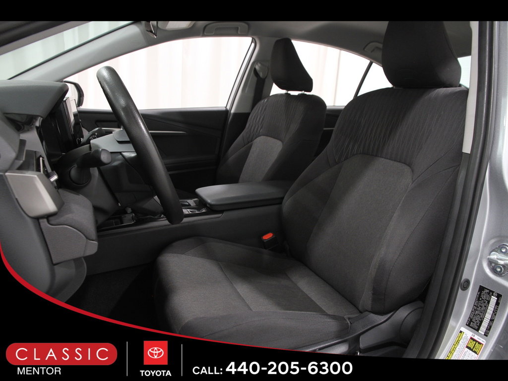 Used 2025 Toyota Camry LE image 5