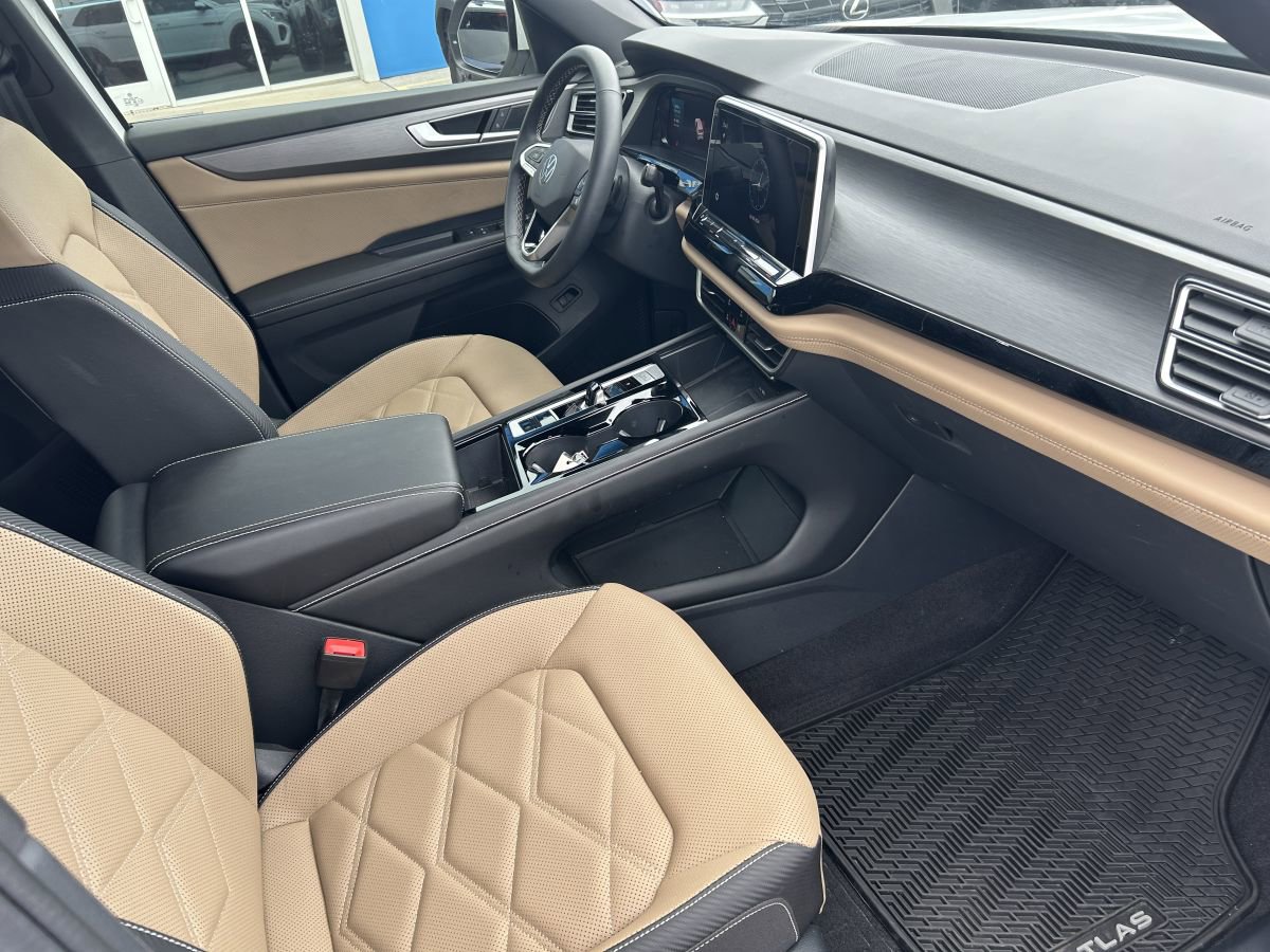 Used 2024 Volkswagen Atlas Cross Sport SE image 11