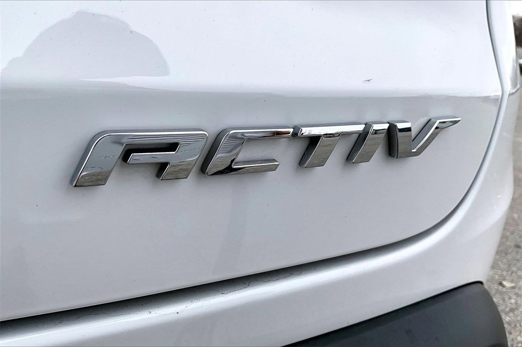 Used 2025 Chevrolet Trax ACTIV w/ Sunroof Package image 8