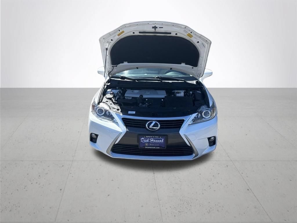 Used 2015 Lexus CT 200h w/ Navigation Package FWD image 3