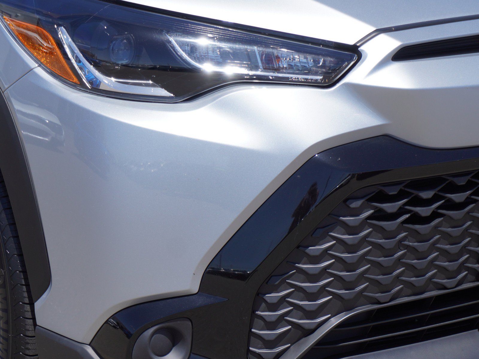 Used 2024 Toyota Corolla Cross AWD Hybrid w/ Moonroof Package image 3