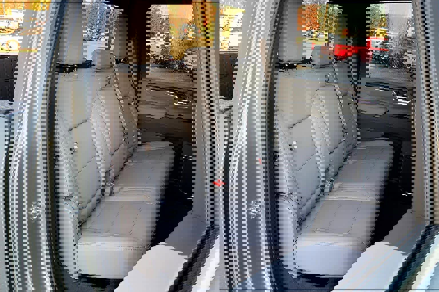 Used 2025 GMC Sierra 2500 SLT w/ SLT Convenience Package image 18