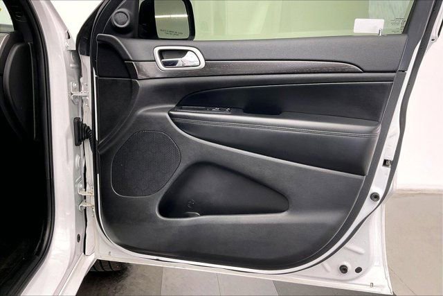 Used 2018 Jeep Grand Cherokee Altitude image 26