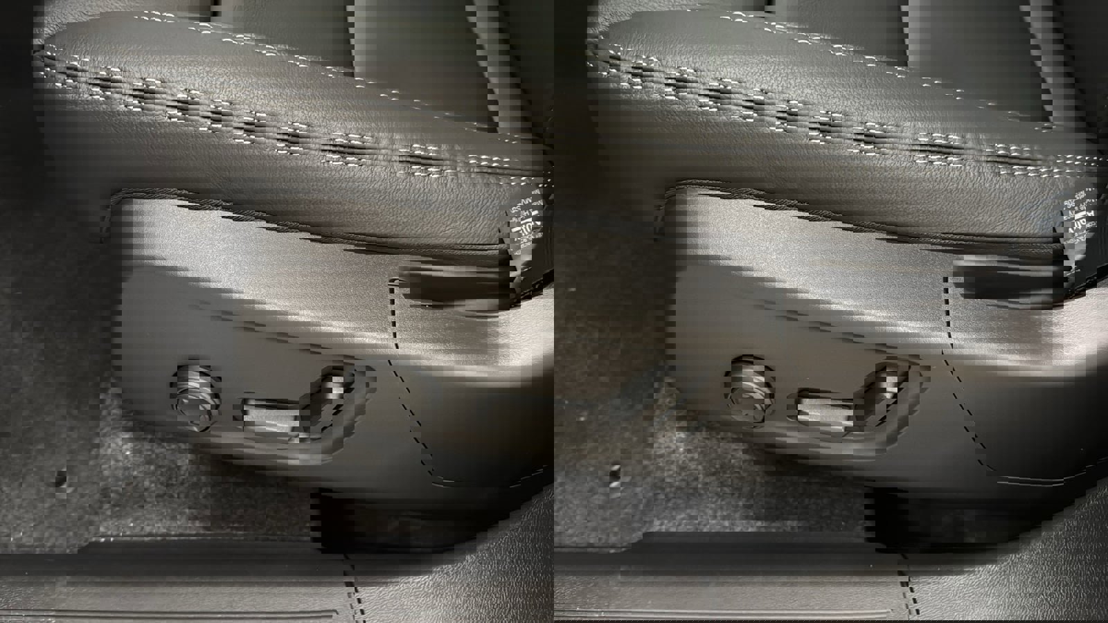 Used 2026 Volvo XC40 B5 Ultra w/ Protection Package Premier image 24