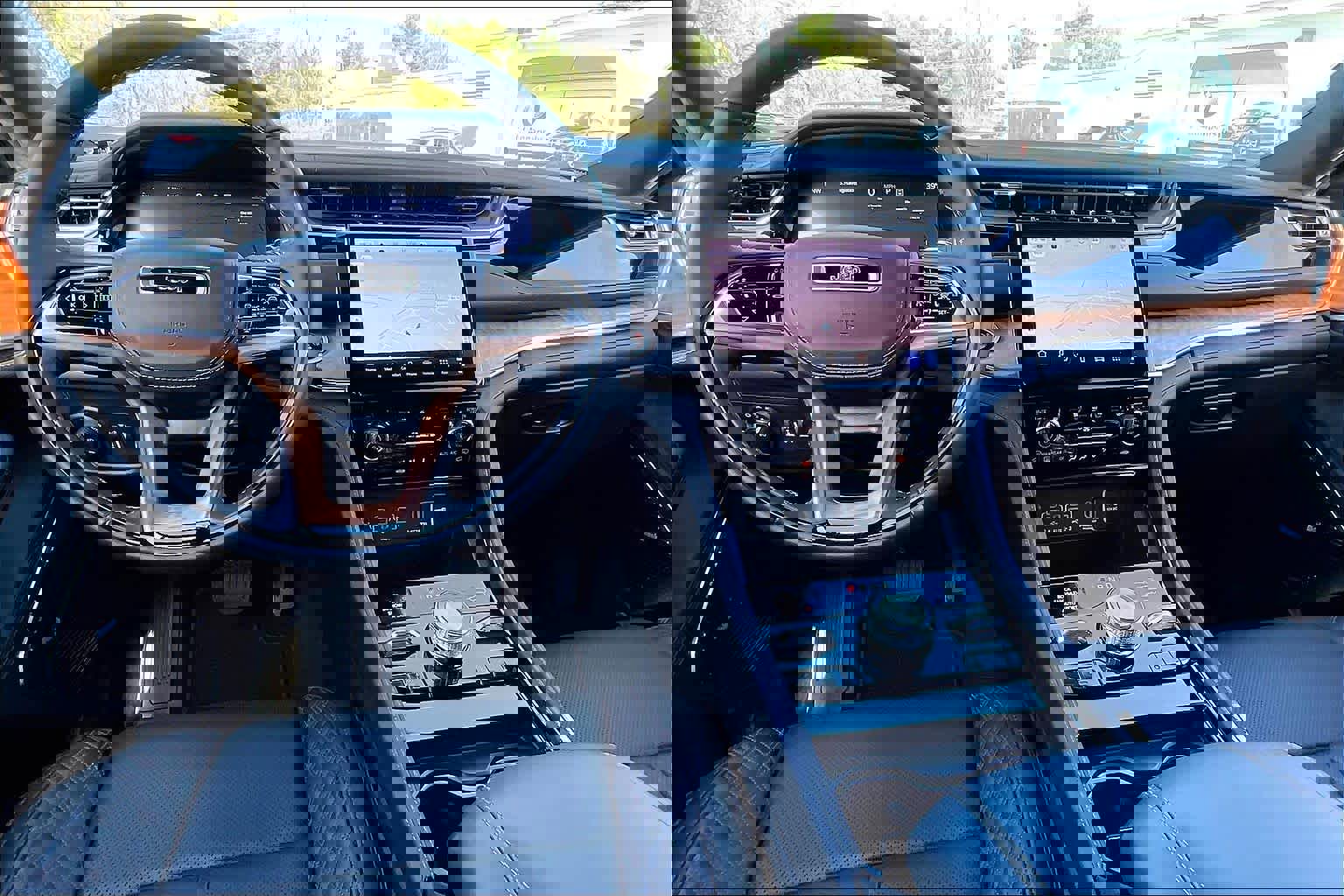 Used 2025 Jeep Grand Cherokee Summit w/ Obsidian Package image 15