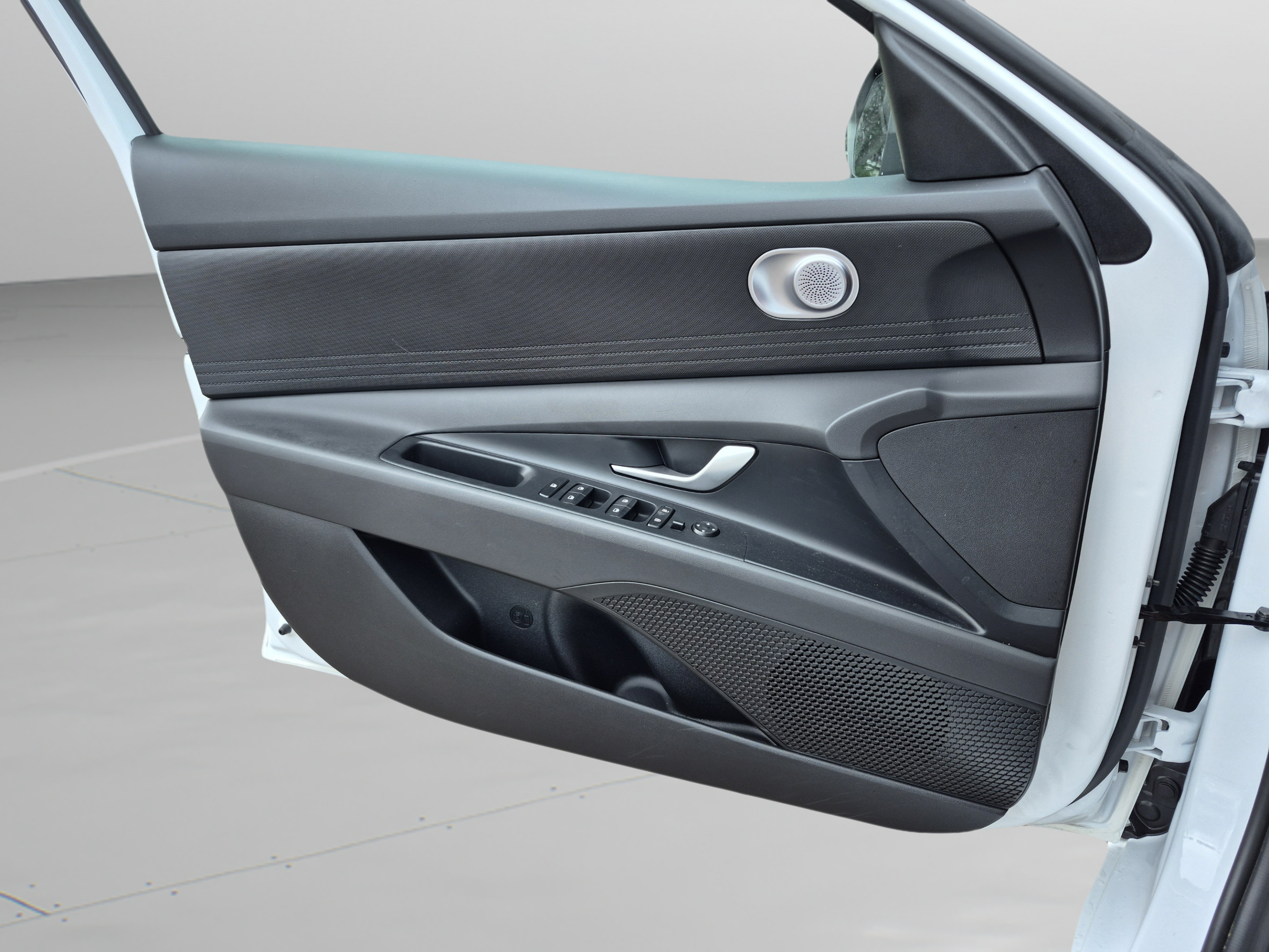 Used 2025 Hyundai Elantra SE FWD image 21
