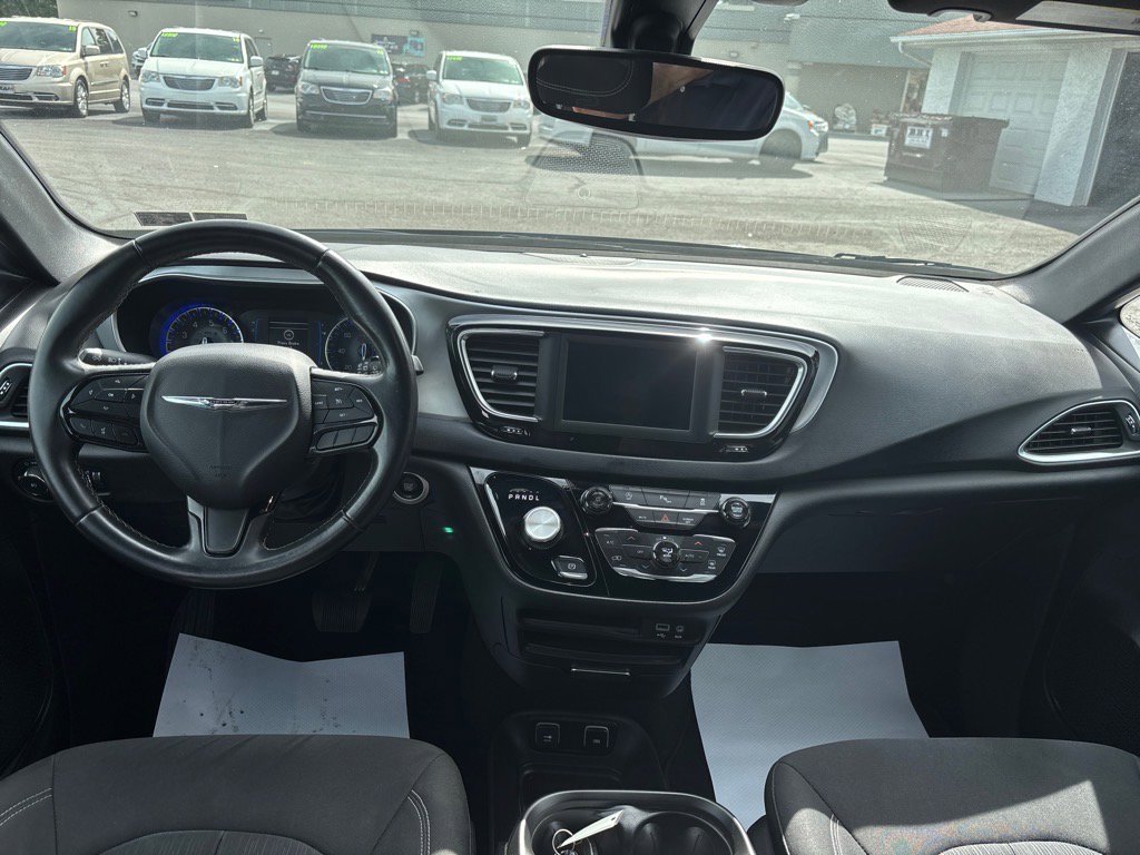 Used 2018 Chrysler Pacifica Touring Plus w/ S Appearance Package image 10