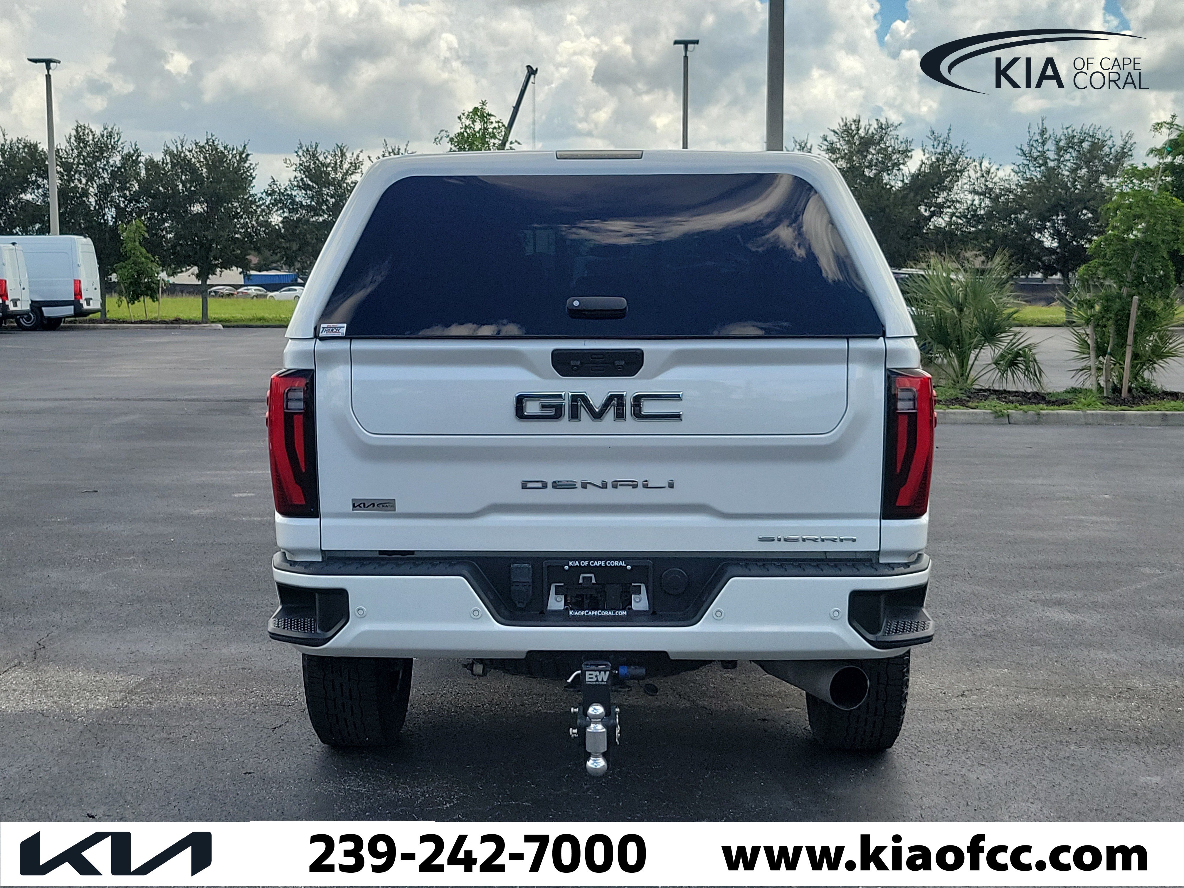 Used 2024 GMC Sierra 3500 Denali Ultimate AWD/4WD image 5