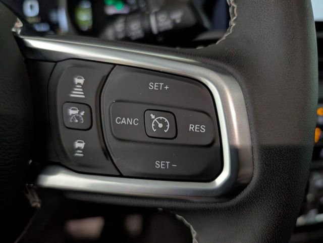 Used 2025 Jeep Wrangler Unlimited Sahara w/ Safety Group AWD/4WD image 16