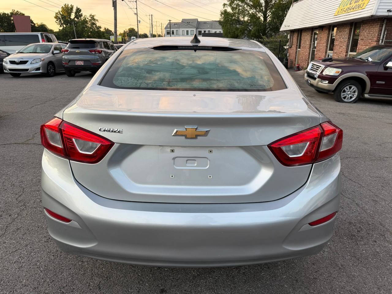 Used 2018 Chevrolet Cruze LS FWD image 7