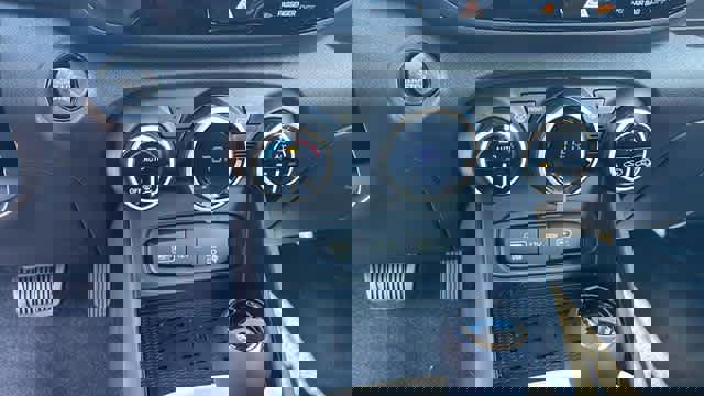 Used 2025 Hyundai Venue Limited image 16