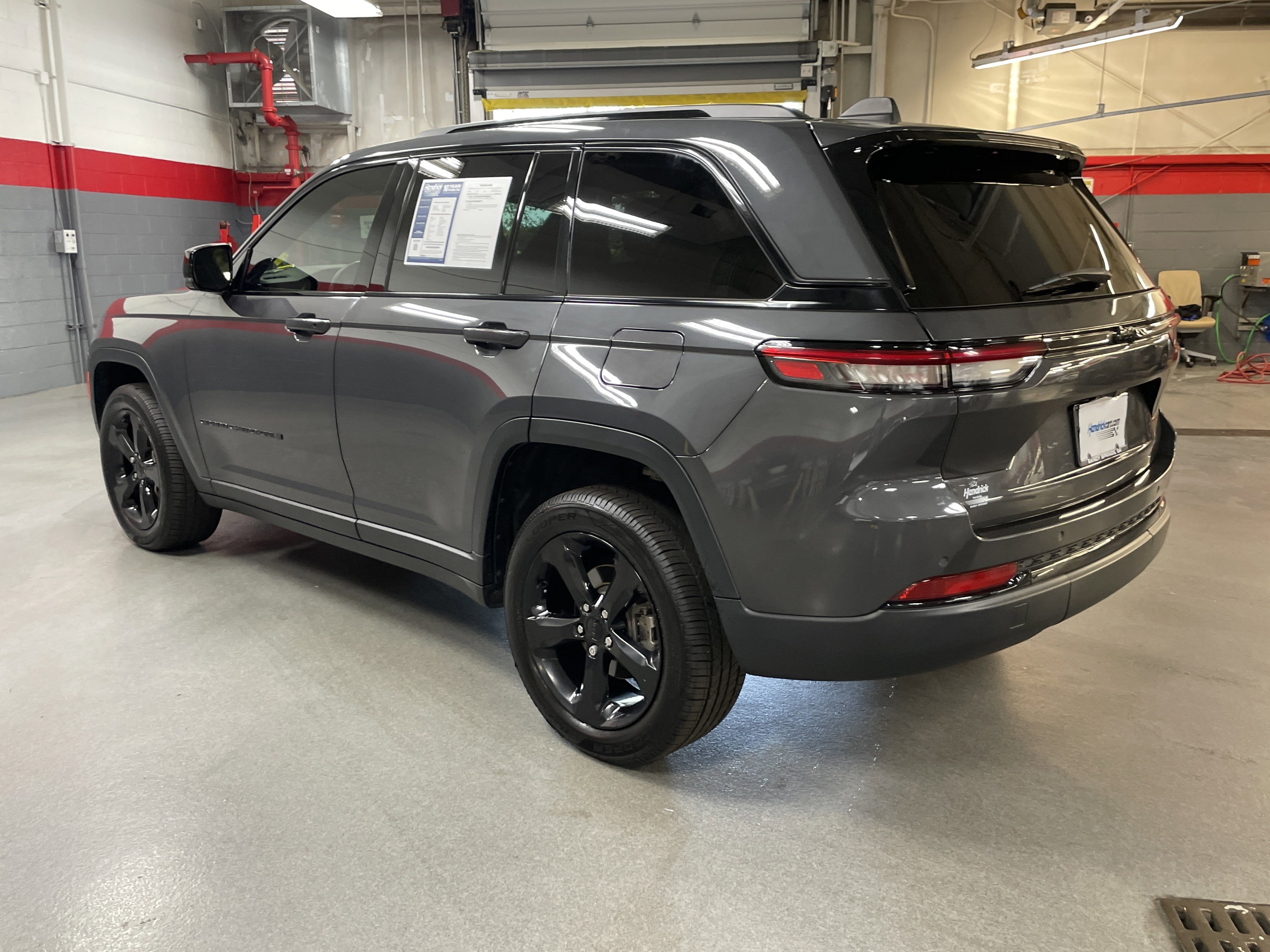 Used 2022 Jeep Grand Cherokee Altitude RWD image 8