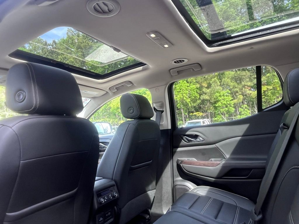 Used 2023 GMC Acadia Denali w/ Black Diamond Edition image 8