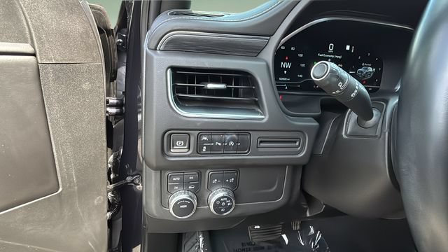 Used 2023 GMC Yukon XL SLT AWD/4WD image 22