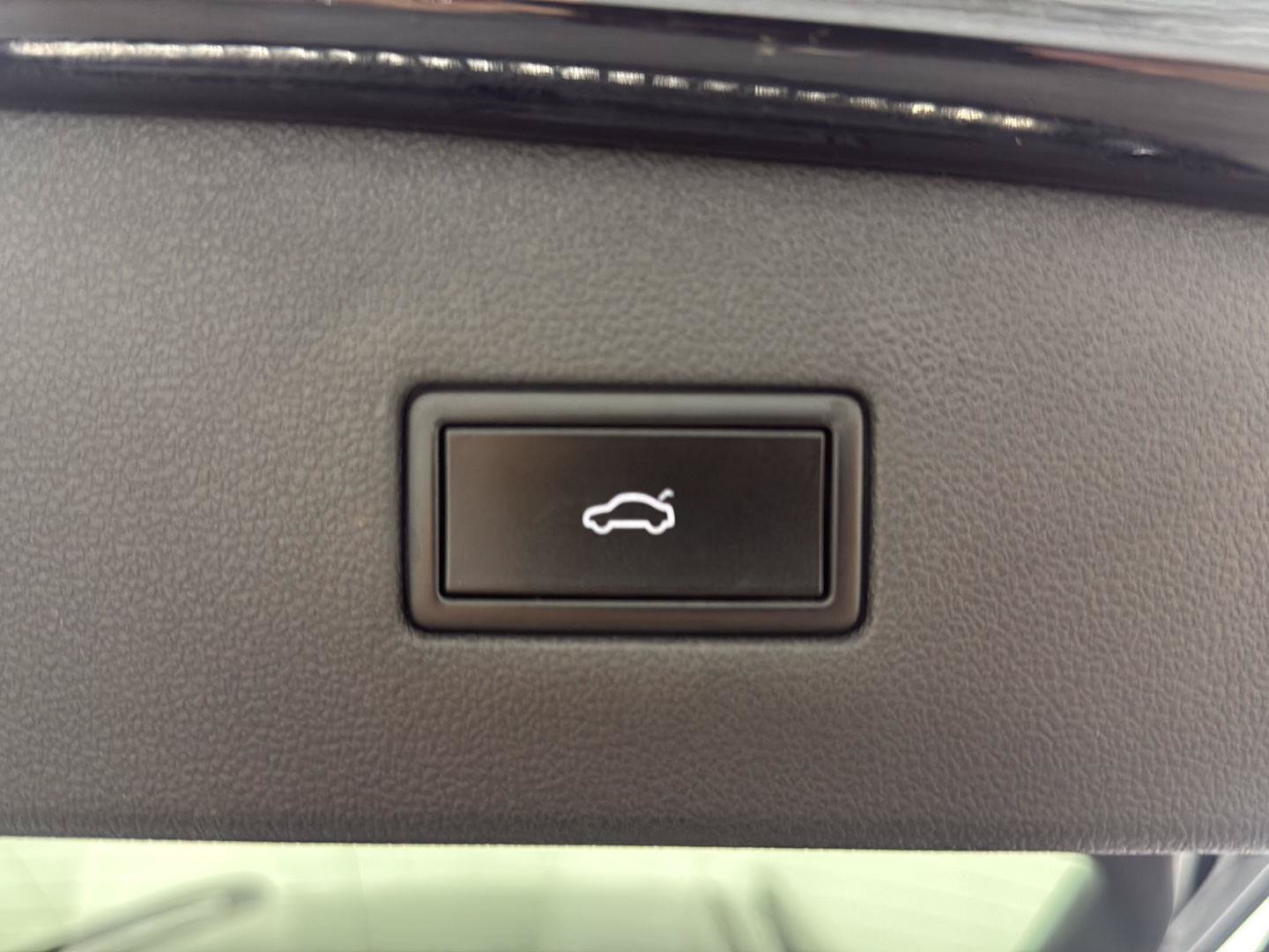 Used 2019 Volkswagen Tiguan S FWD image 26