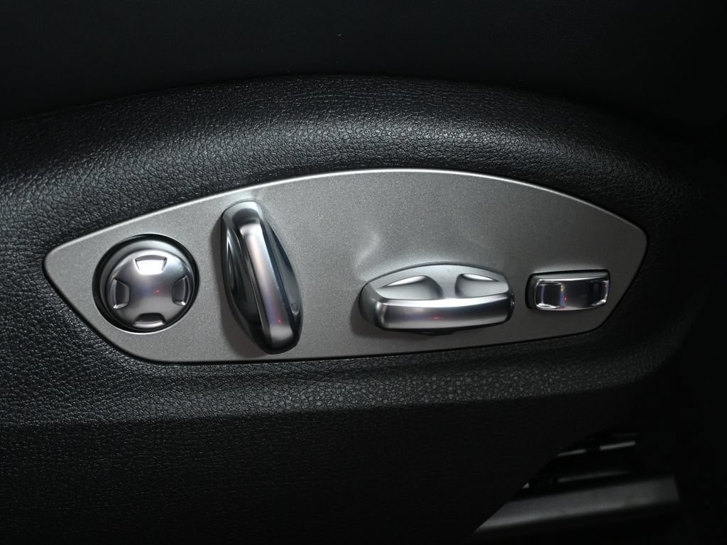 New 2026 Porsche Macan AWD/4WD image 42