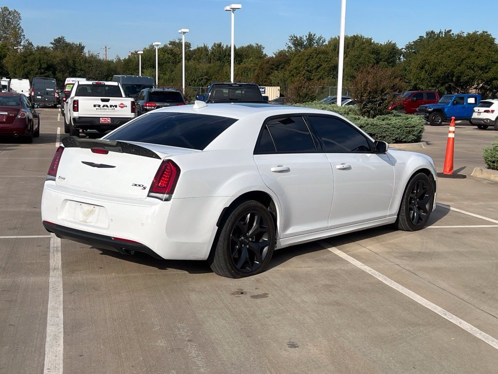 Used 2023 Chrysler 300 S w/ Comfort Group RWD image 3