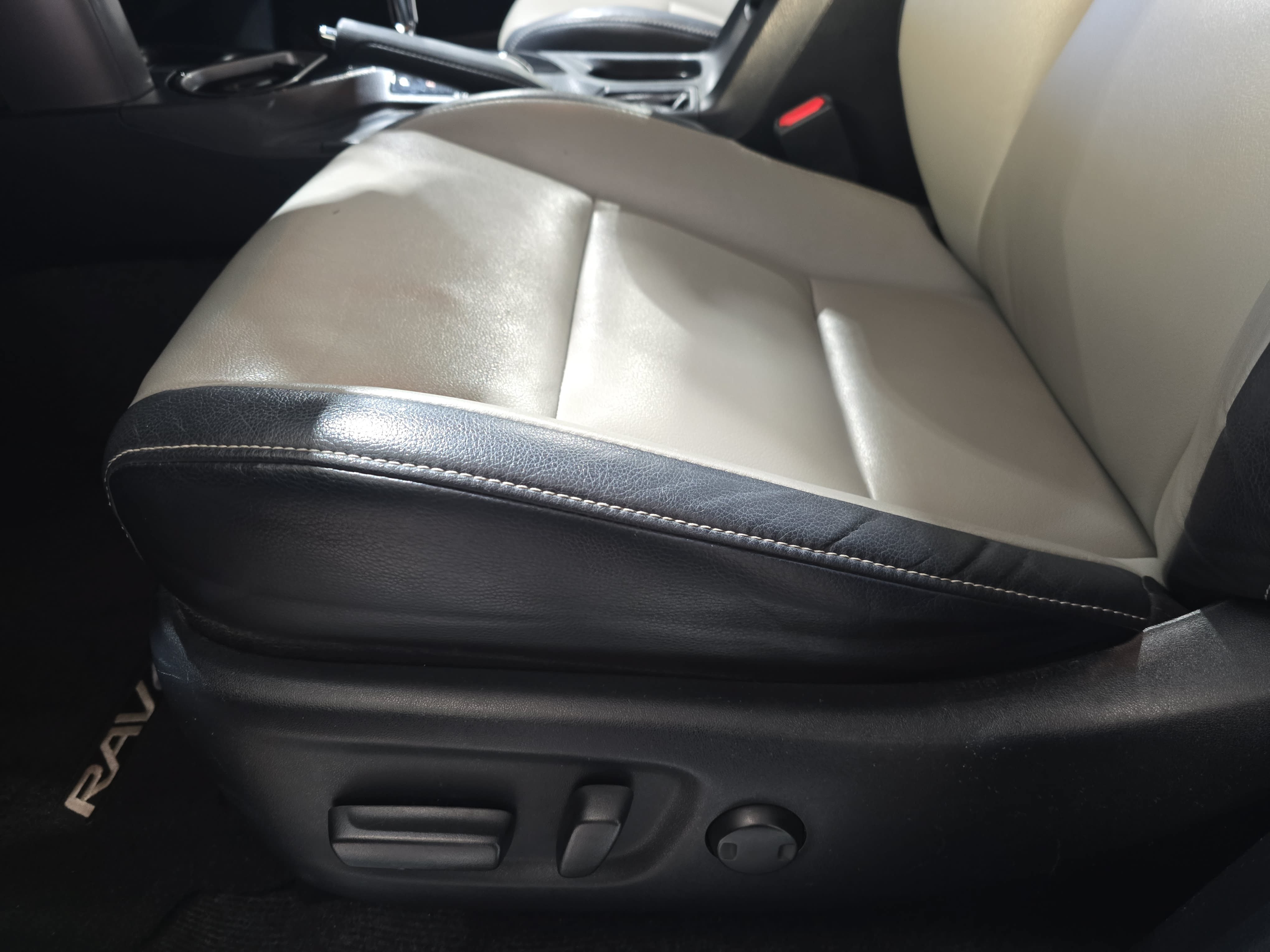 Used 2016 Toyota RAV4 Limited FWD image 27