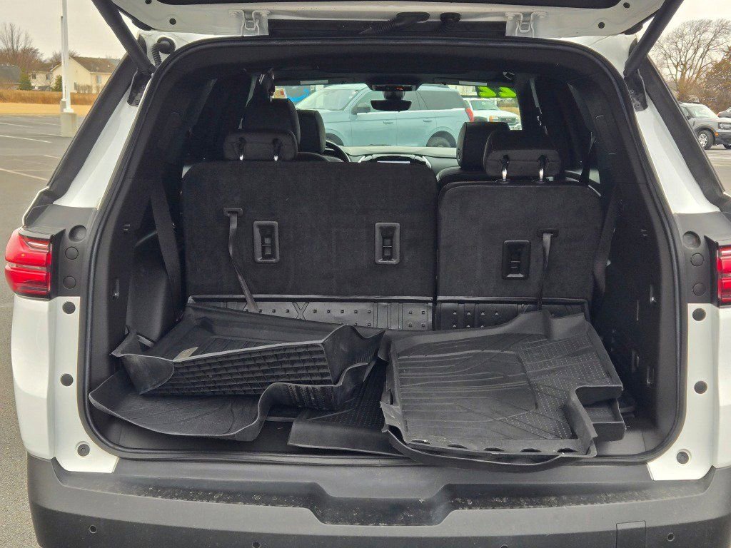 Used 2022 Chevrolet Traverse RS w/ LPO, Floor Liner Package AWD/4WD image 17