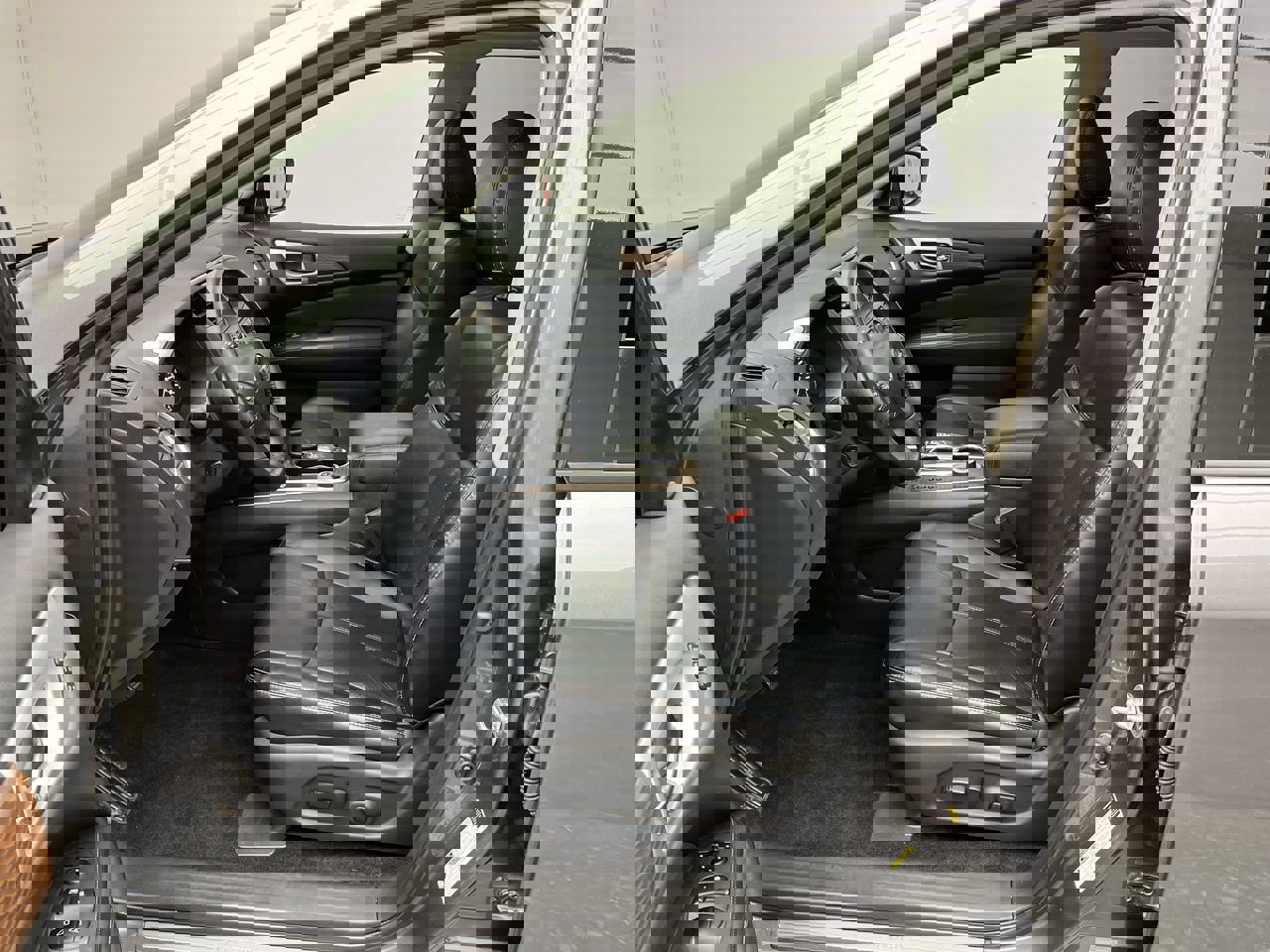 Used 2019 Nissan Pathfinder Platinum image 3