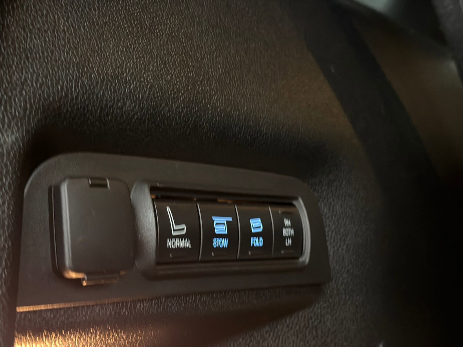 Used 2019 Ford Explorer Limited w/ Class III Trailer Tow Package FWD image 10