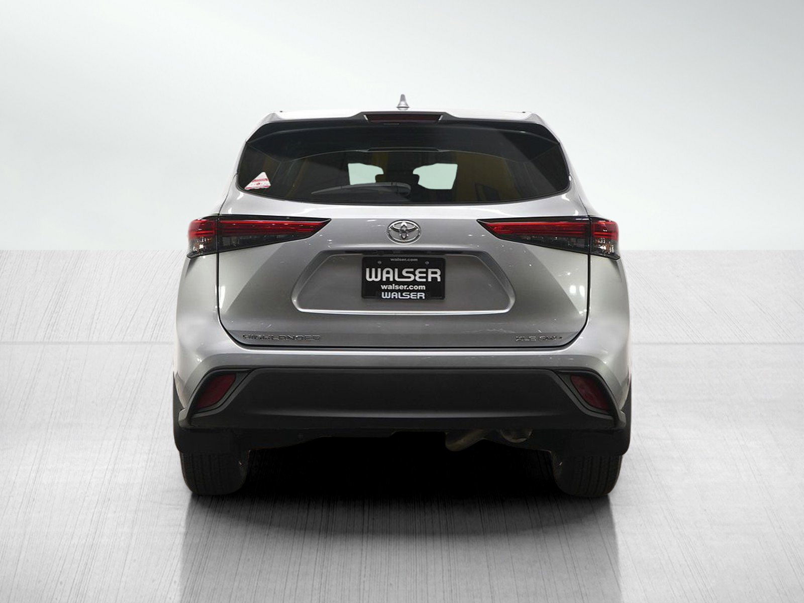 Used 2021 Toyota Highlander XLE image 4