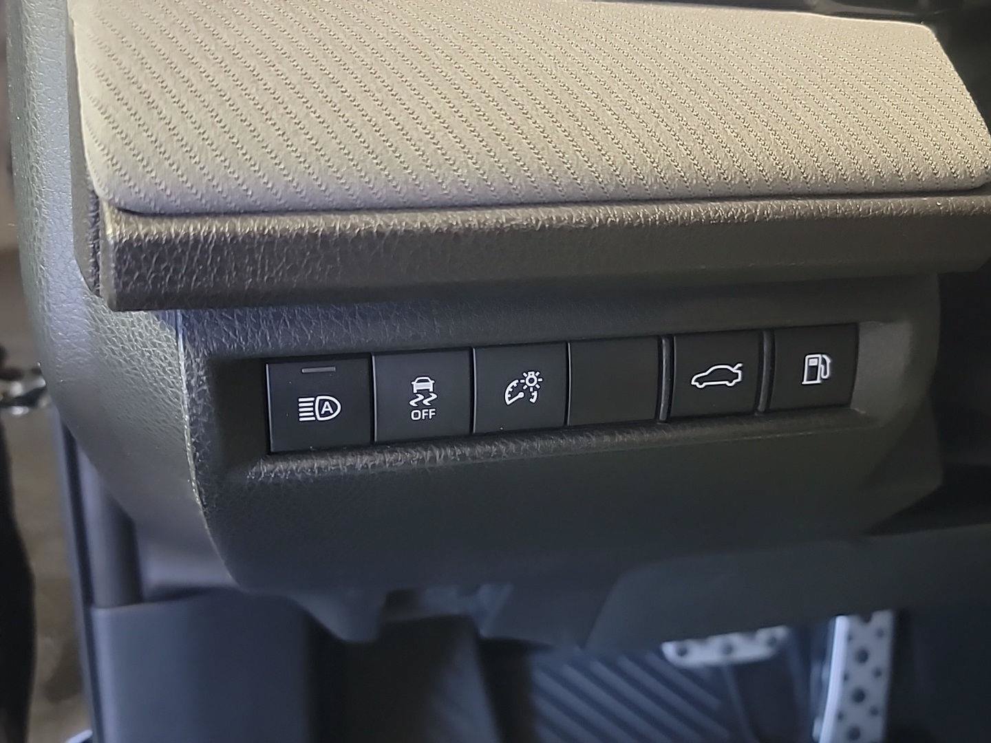 Used 2025 Toyota Camry SE FWD image 33