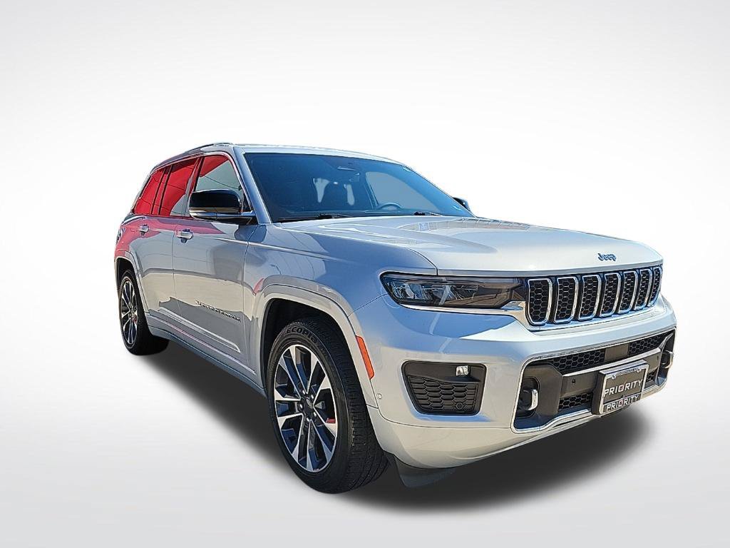 Used 2023 Jeep Grand Cherokee Overland w/ Luxury Tech Group IV AWD/4WD image 6