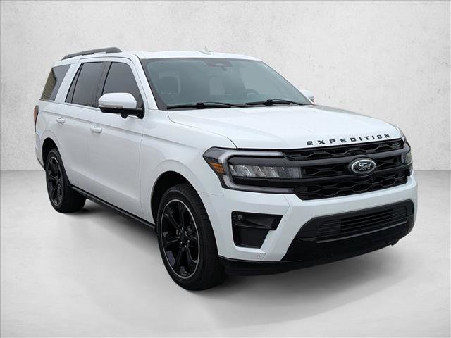 Used 2024 Ford Expedition Limited image 3