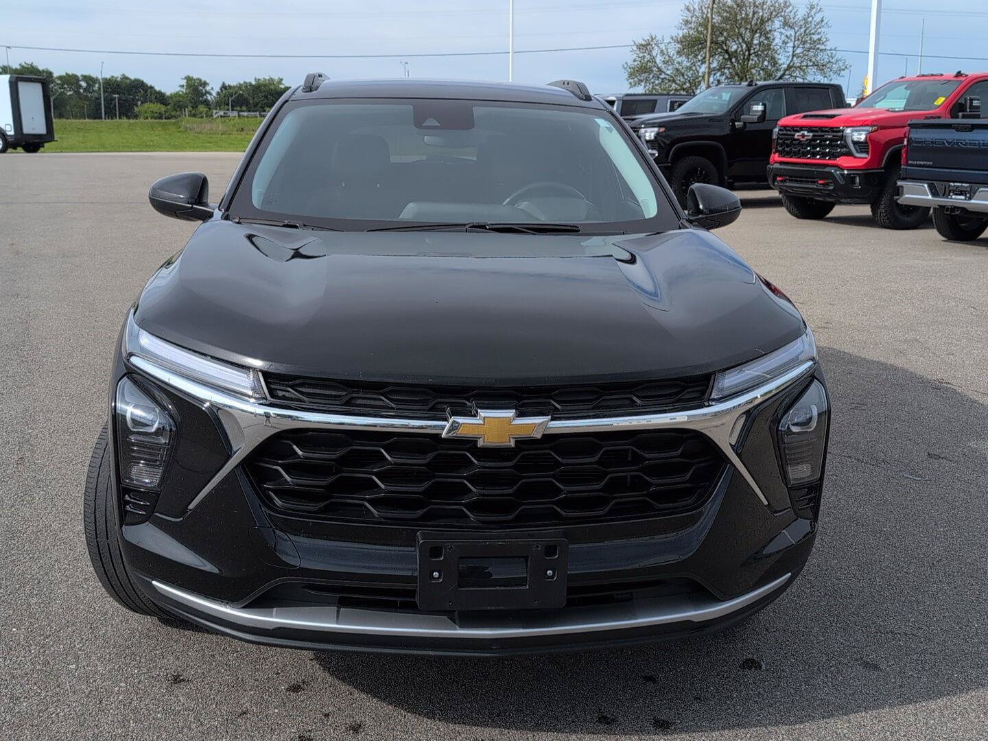 Used 2025 Chevrolet Trax LT w/ LT Convenience Package FWD image 12