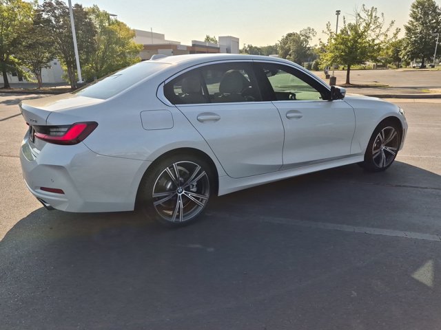 Used 2024 BMW 330i xDrive Sedan w/ Premium Package AWD/4WD image 4
