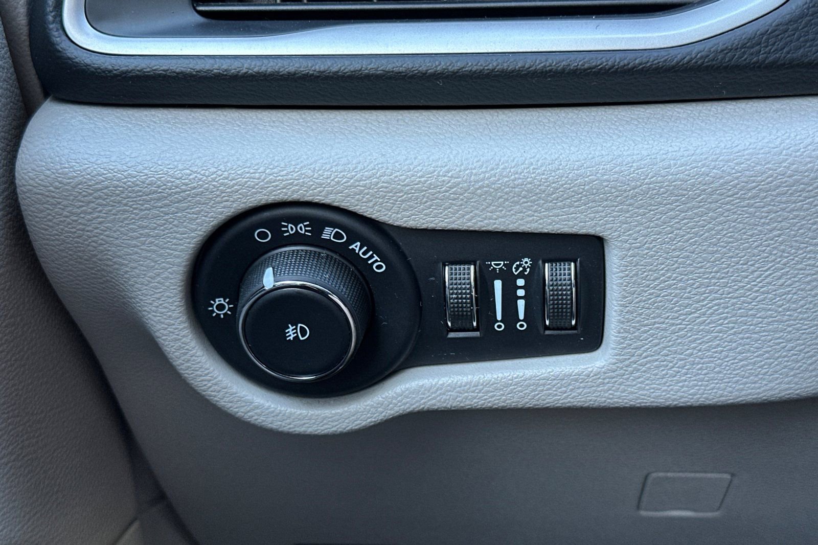 Used 2022 Chrysler Pacifica Touring-L image 41