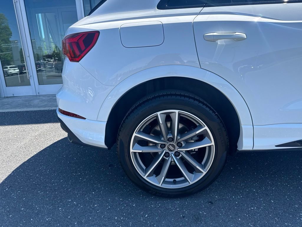 Certified 2025 Audi Q3 2.0T Premium w/ Convenience Package AWD/4WD image 6