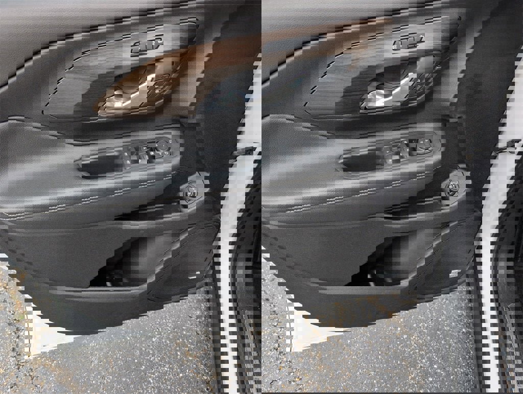 Used 2018 GMC Terrain Denali w/ Advanced Safety Package image 16