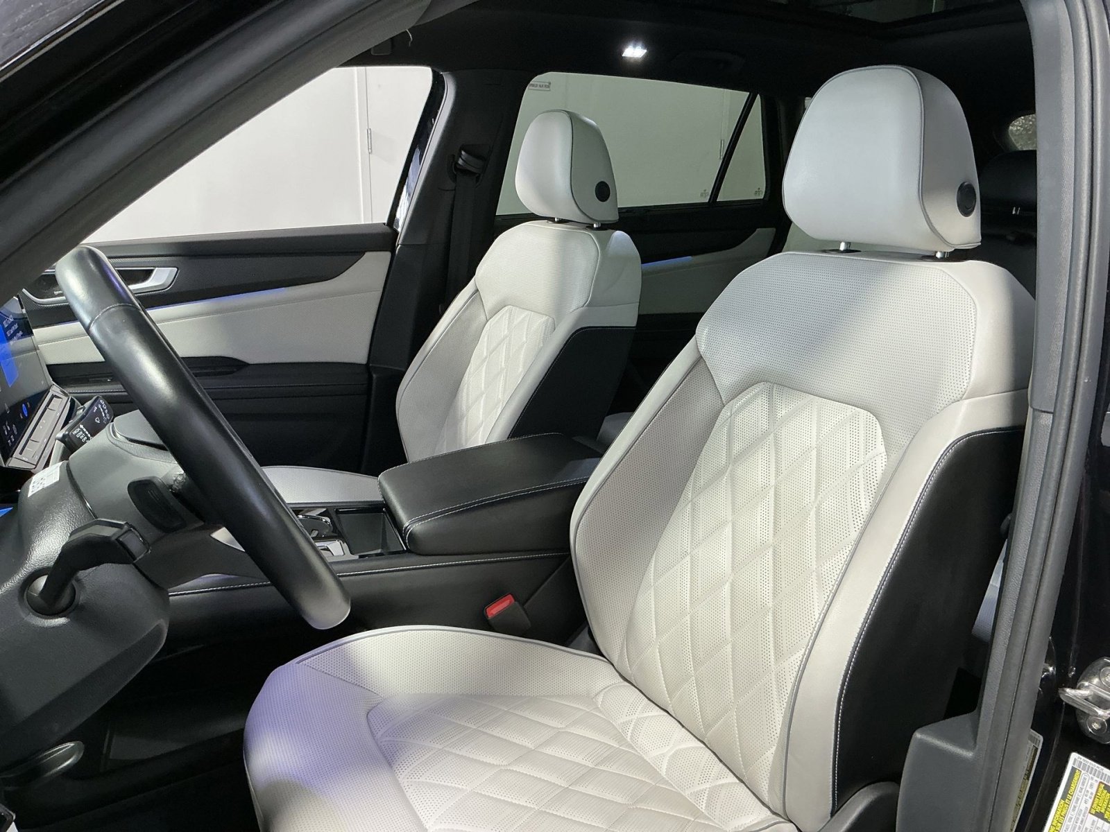 Used 2024 Volkswagen Atlas Cross Sport SEL Premium R-Line image 14