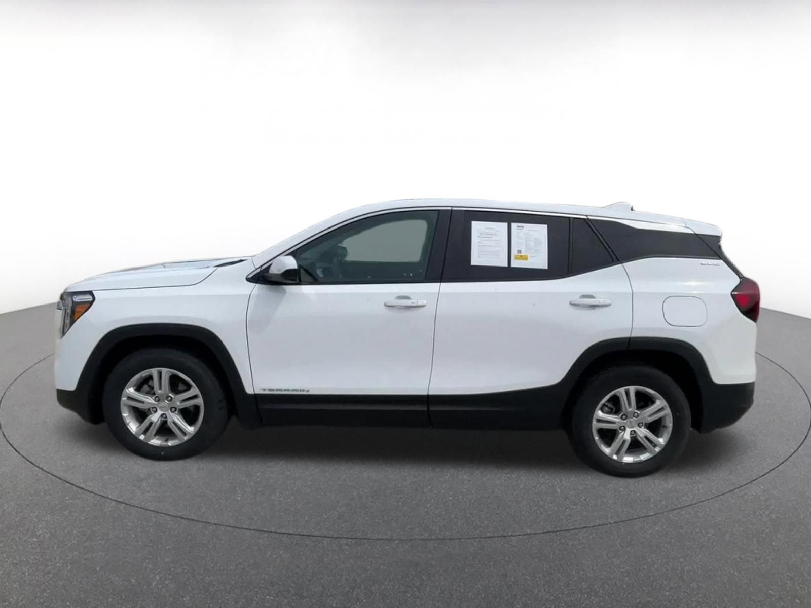 Used 2024 GMC Terrain SLE image 9