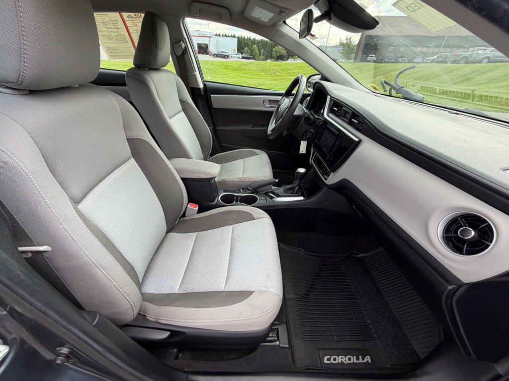Used 2018 Toyota Corolla LE FWD image 34