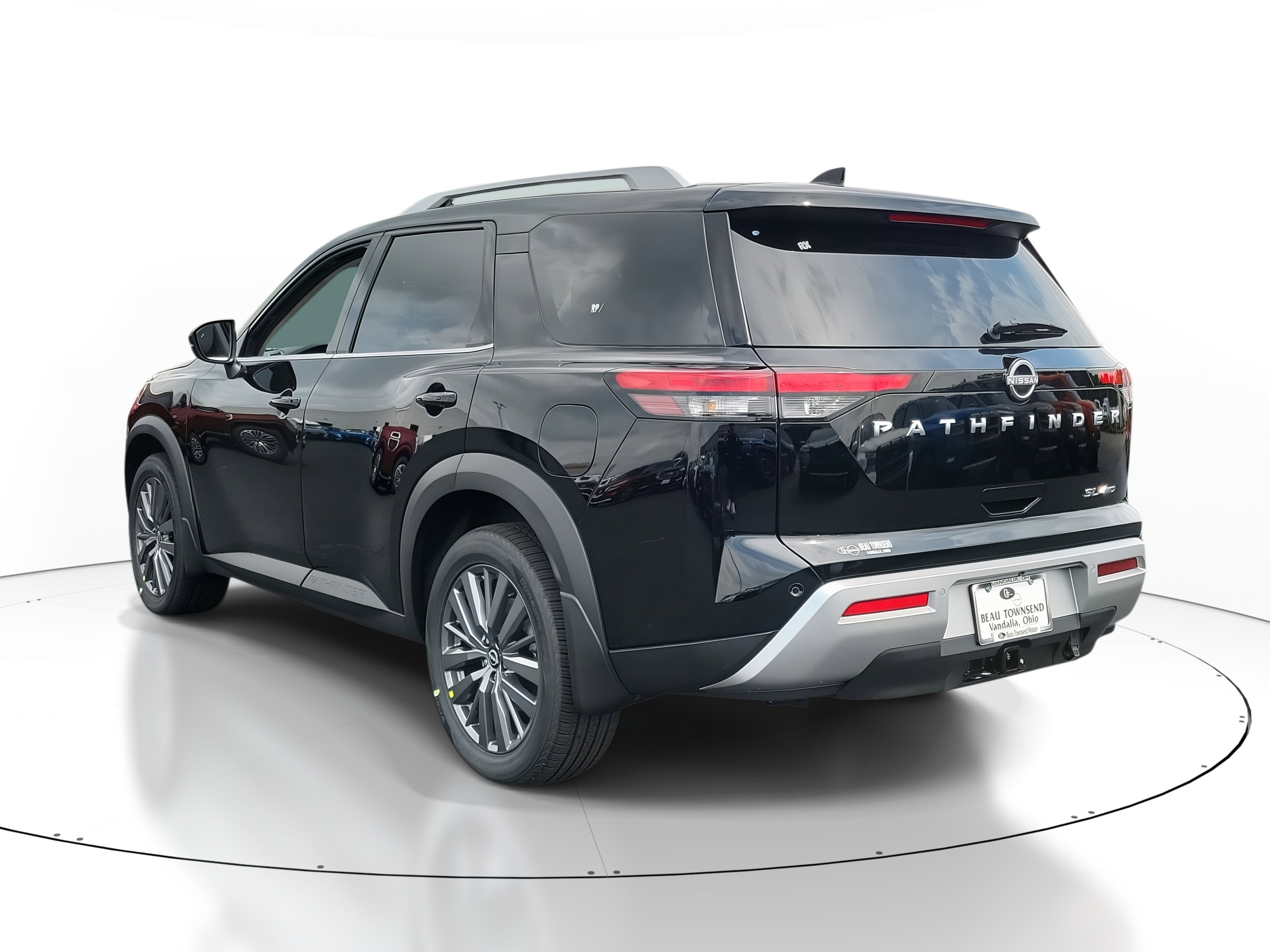 Used 2025 Nissan Pathfinder SL w/ SL Premium Package image 3