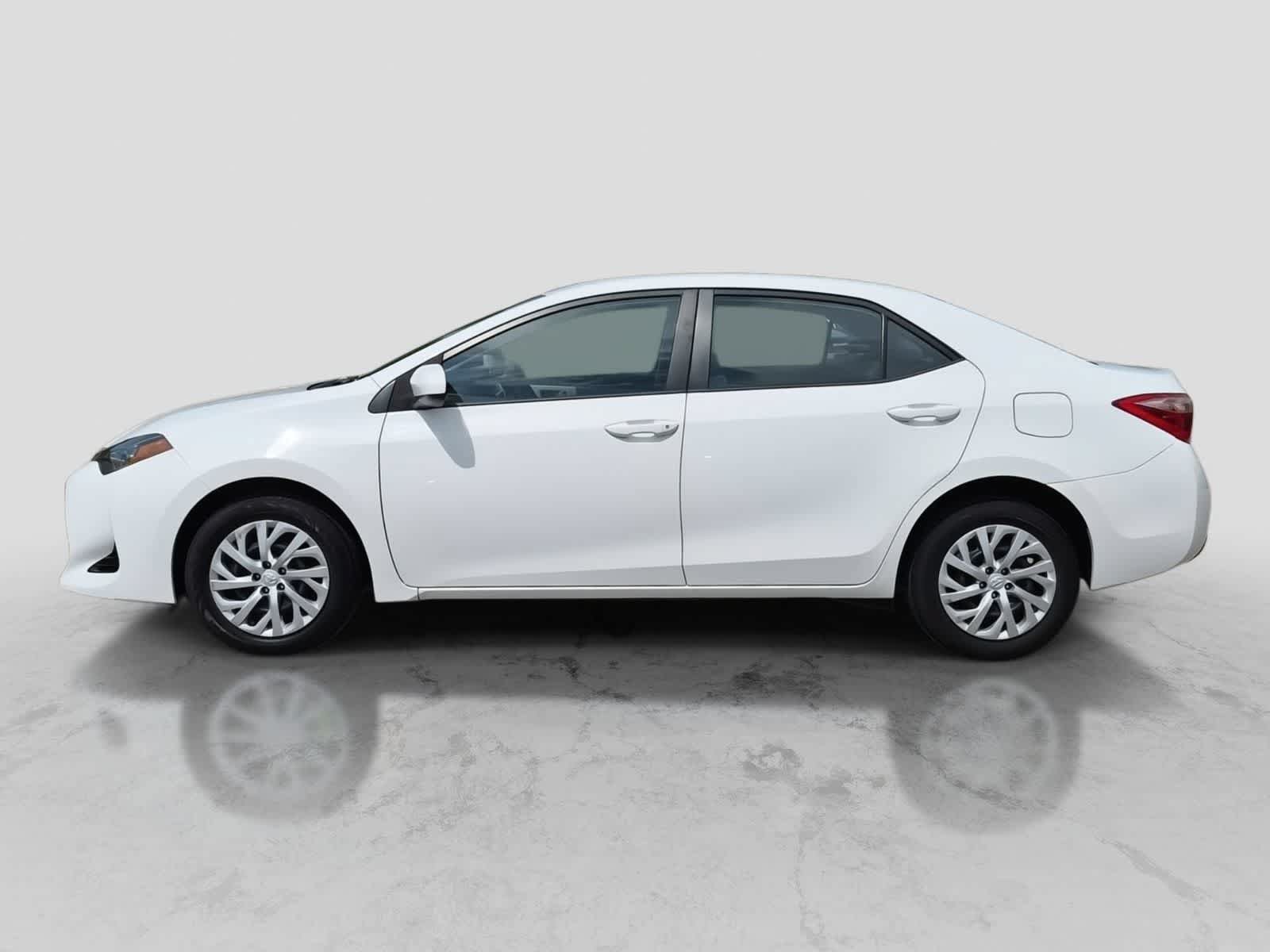 Used 2018 Toyota Corolla LE FWD image 5