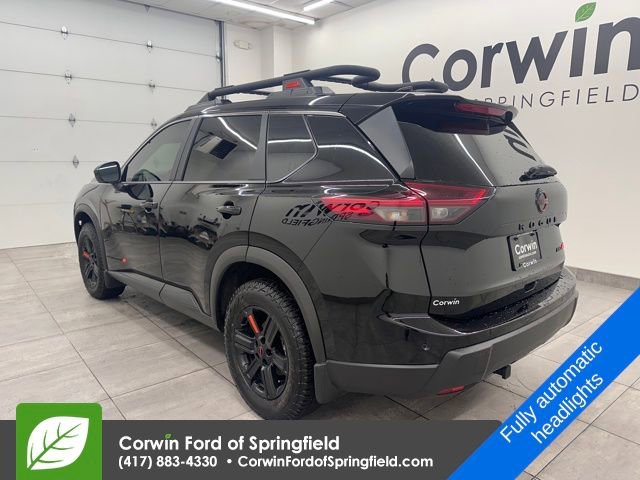 Used 2025 Nissan Rogue SV image 3