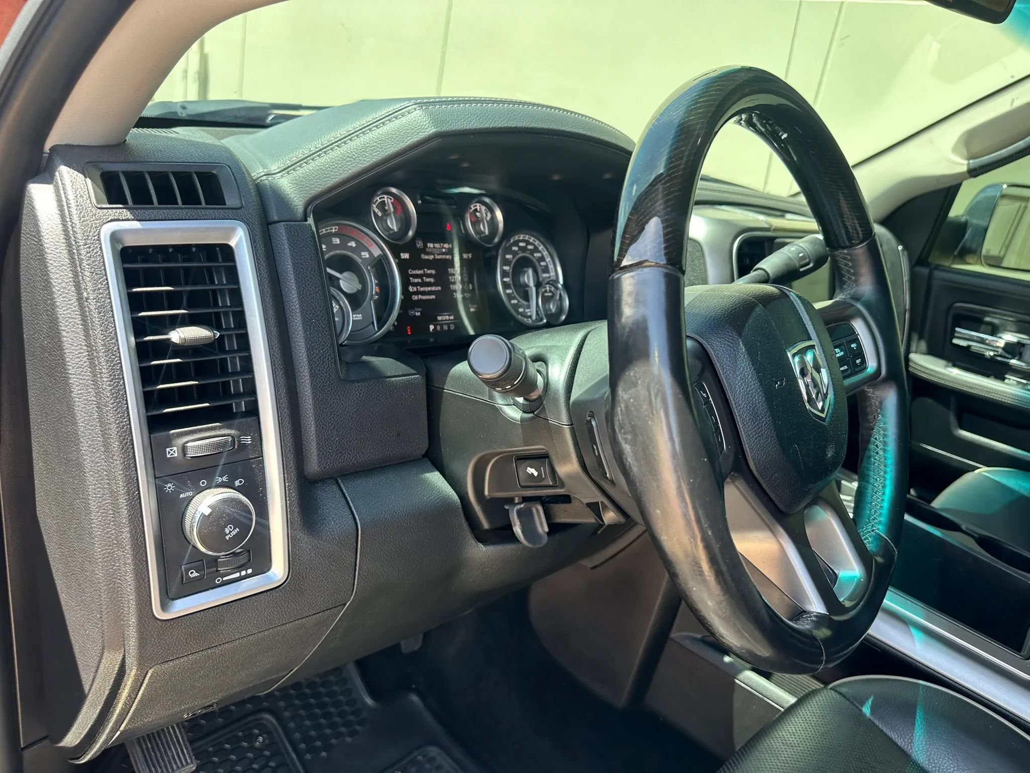 Used 2015 RAM 2500 Limited AWD/4WD image 22