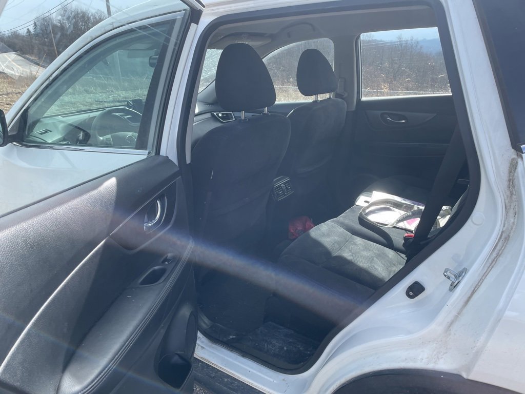 Used 2016 Nissan Rogue S image 9