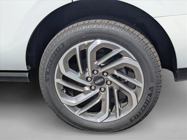 New 2026 Lincoln Navigator Reserve image 16