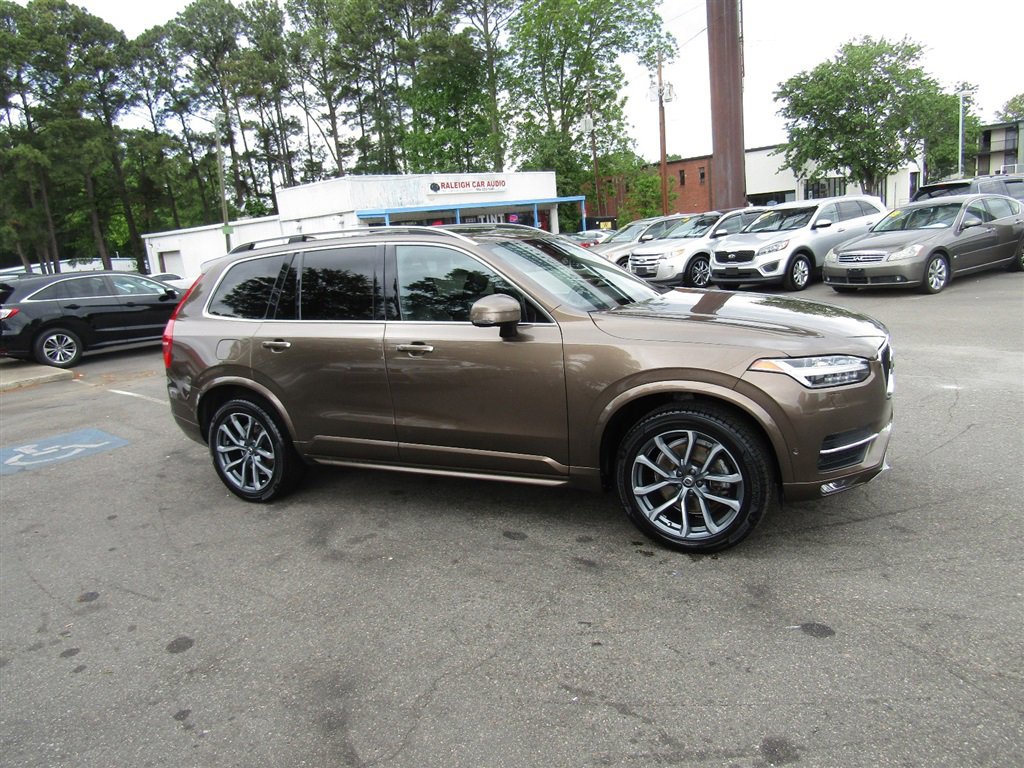 Used 2017 Volvo XC90 T6 Momentum w/ Vision Package AWD/4WD image 9