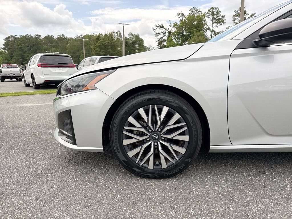 Used 2024 Nissan Altima 2.5 SV FWD image 13