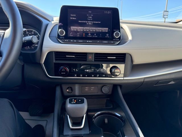 Used 2025 Nissan Rogue SV image 27