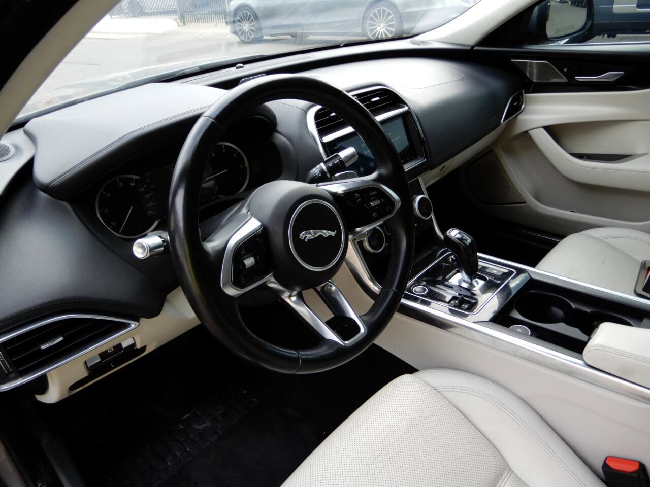 Used 2020 Jaguar XE S image 11