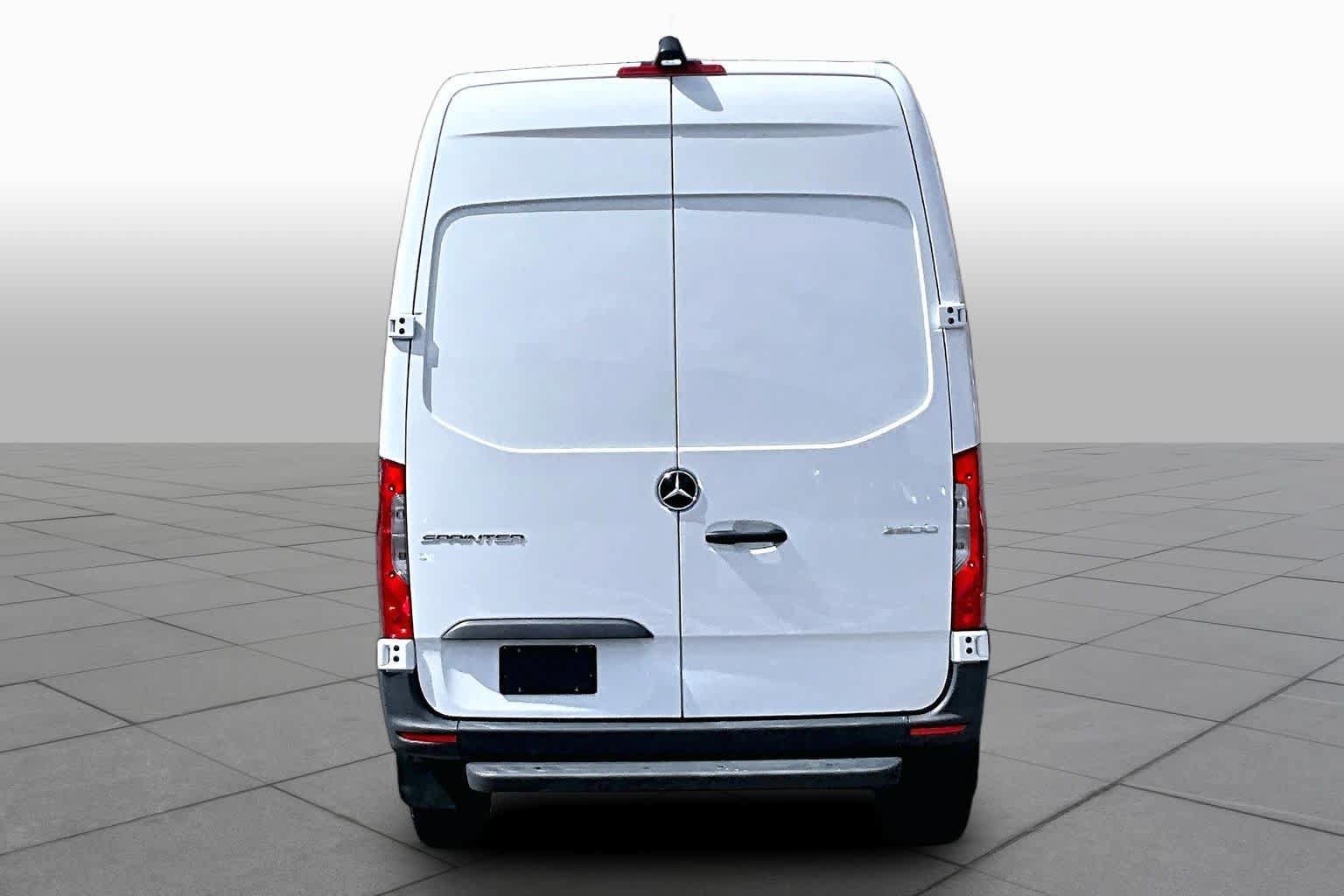 Used 2025 Mercedes-Benz Sprinter 2500 image 5